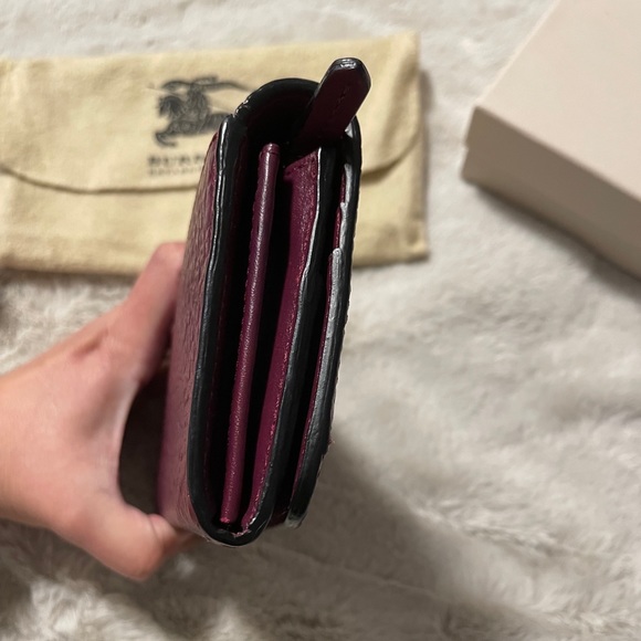 Used Once Burberry Leather Wallet - Picture 4 of 9